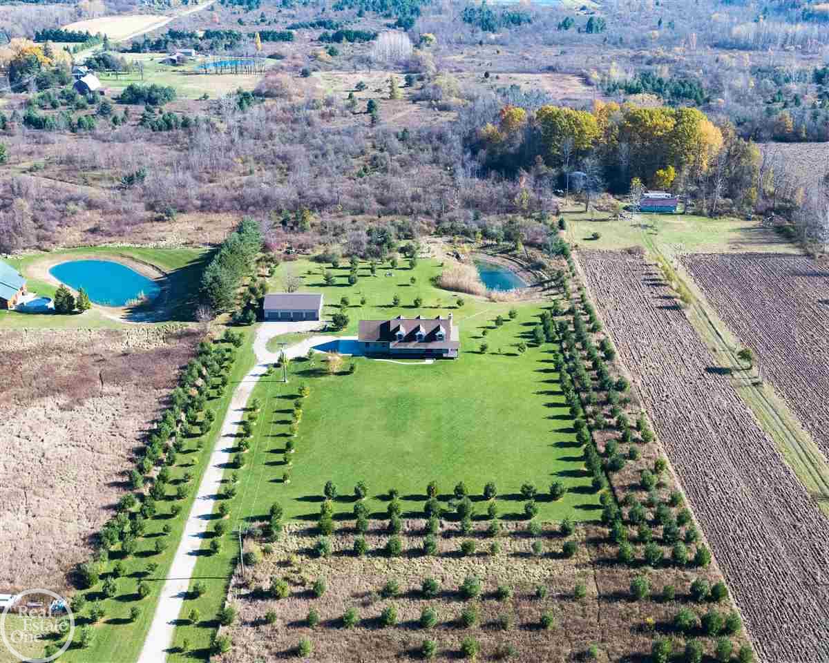 6083 Babcock Road Lexington, MI 48450 - Photo 6 of 99 31335178-5.JPG