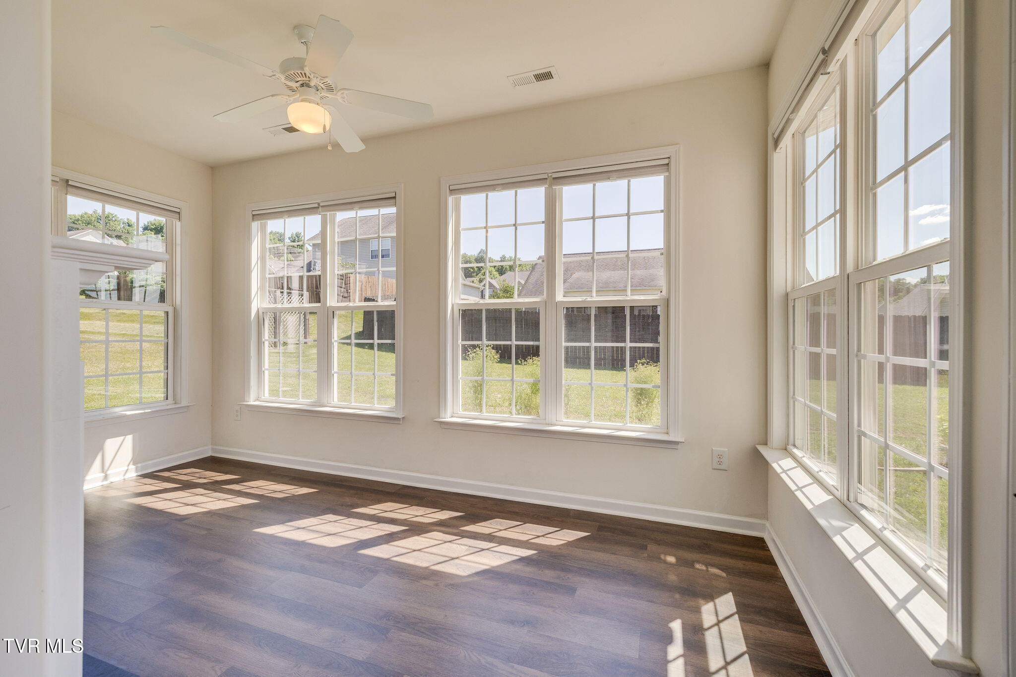 587 Suffolk Road Johnson City, TN 37615 - Photo 27 of 56 027