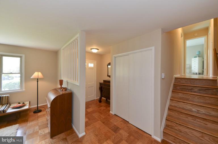 7520 Jervis Street Springfield, VA 22151 - Photo 1 of 18 Foyer