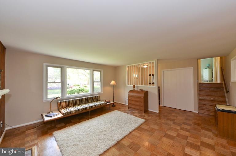 7520 Jervis Street Springfield, VA 22151 - Photo 13 of 18 Living Room
