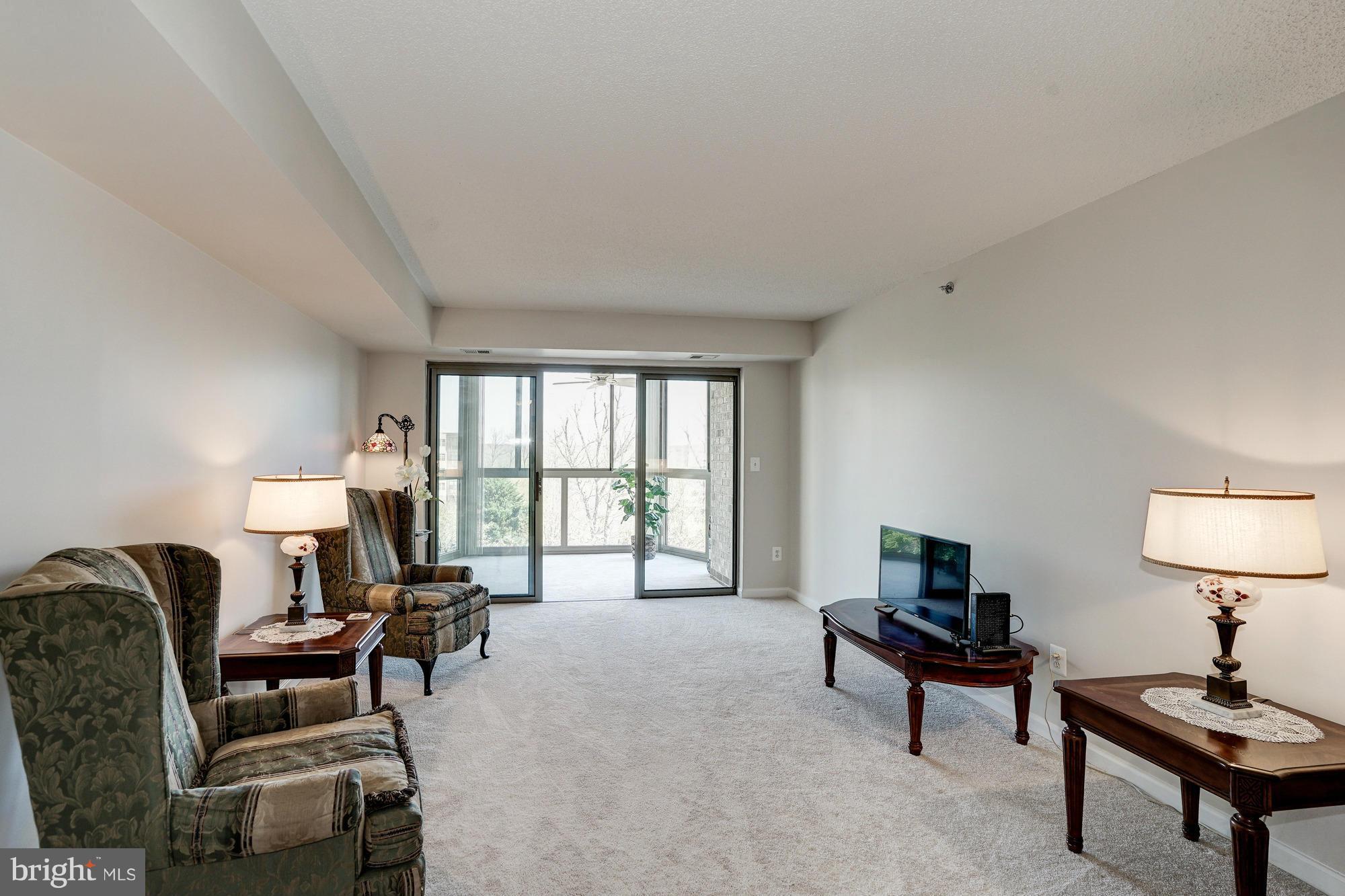 19385 Cypress Ridge Terrace, Unit 207 Leesburg, VA 20176 - Photo 3 of 21 Living Room