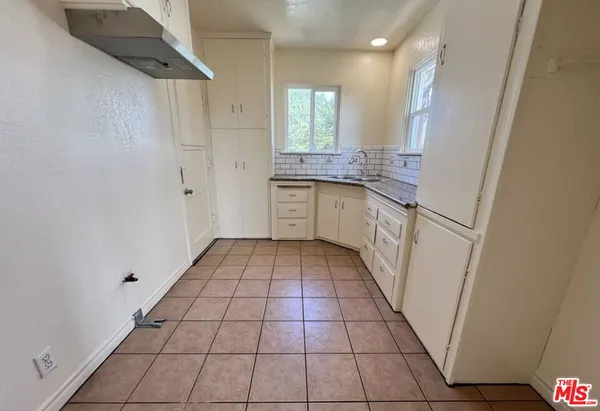 $1,800 | 5114 1/2 4th Avenue, Los Angeles, CA 90043