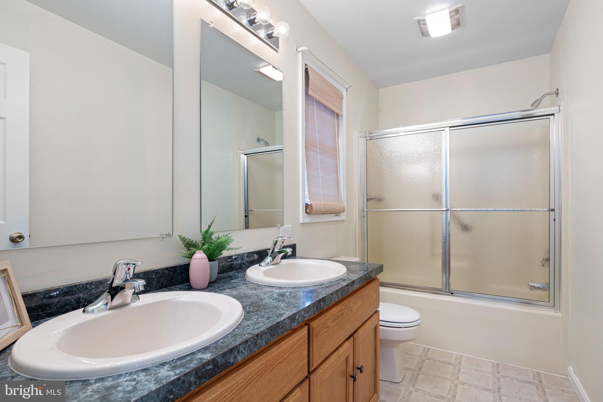 171 Hardwood Drive Dover, DE 19904 - Photo 30 of 38 2nd Bathroom