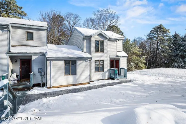 $299,000 | 9 Gregory Place, Lake Harmony, PA 18624