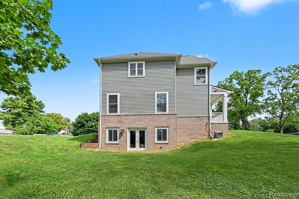 1660 Winthrop Road Bloomfield Hills, MI 48302 - Photo 33 of 38