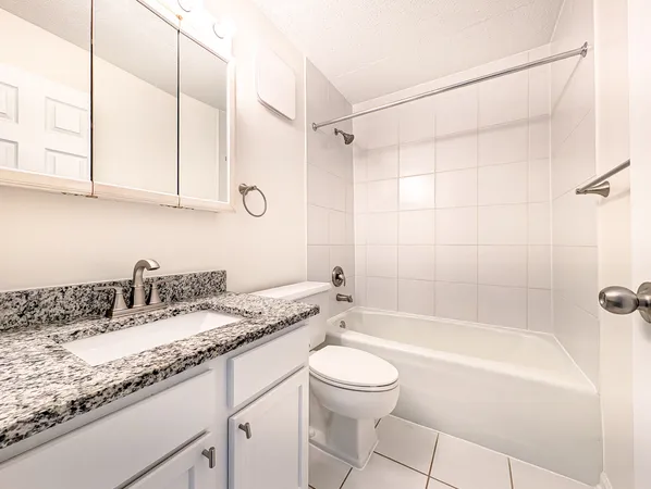 $1,499 | 1043 South York Road, Unit 406, Bensenville, IL 60106