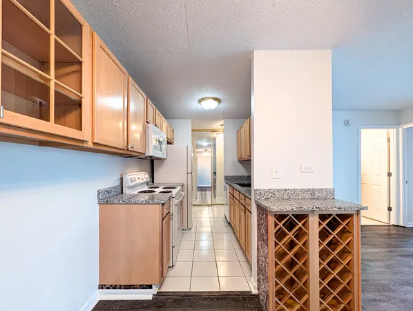 $1,499 | 1043 South York Road, Unit 406, Bensenville, IL 60106