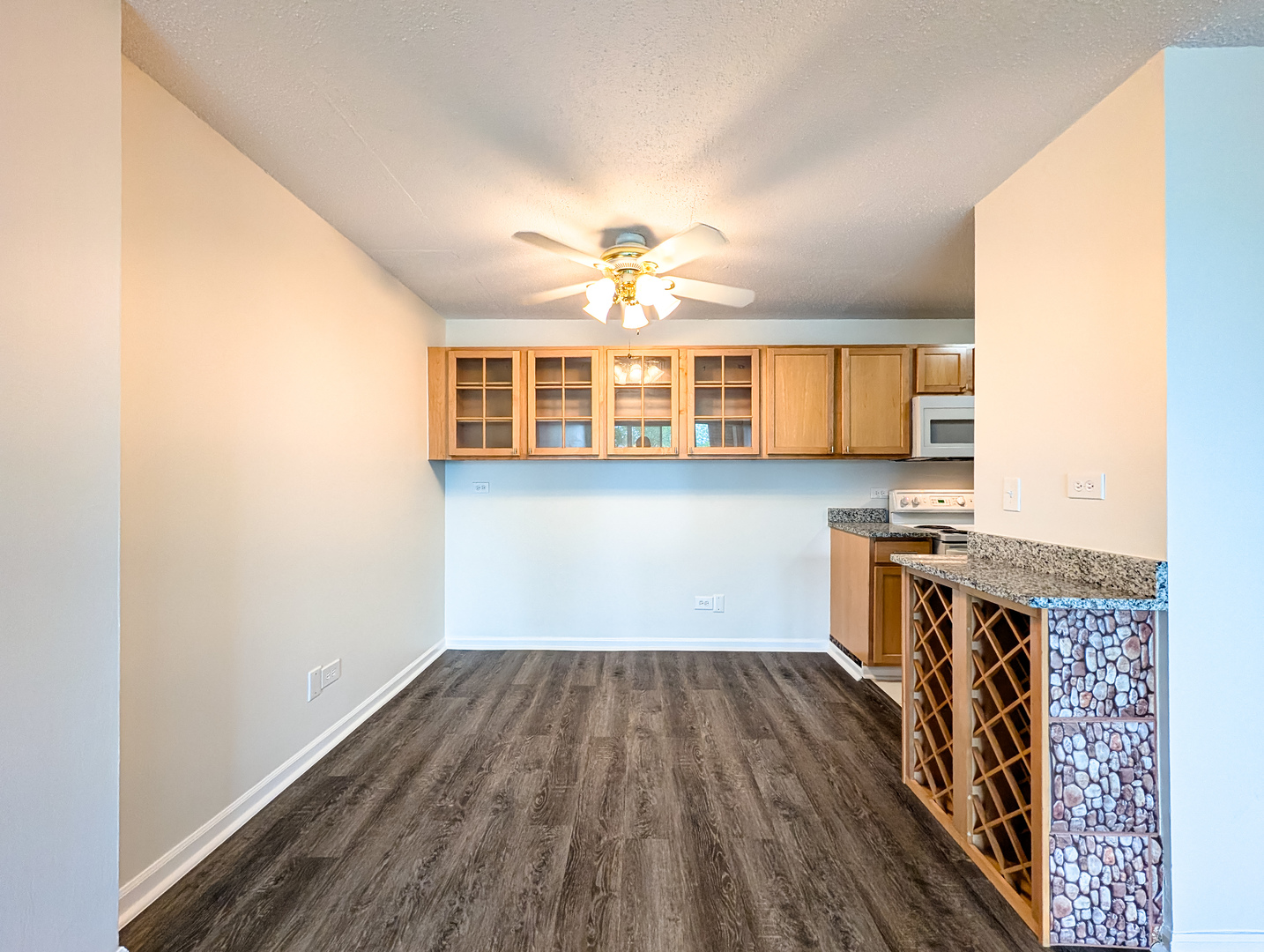 1043 South York Road, Unit 406 Bensenville, IL 60106 - Photo 6 of 12