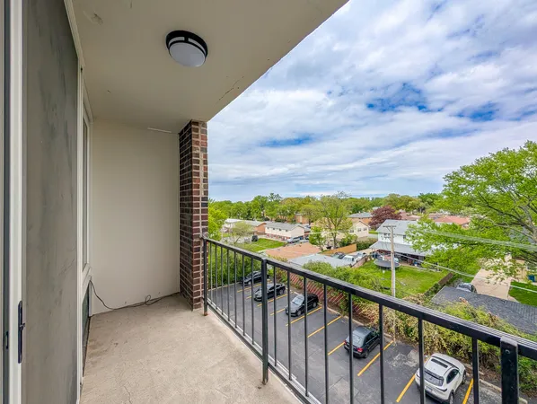 $1,499 | 1043 South York Road, Unit 406, Bensenville, IL 60106
