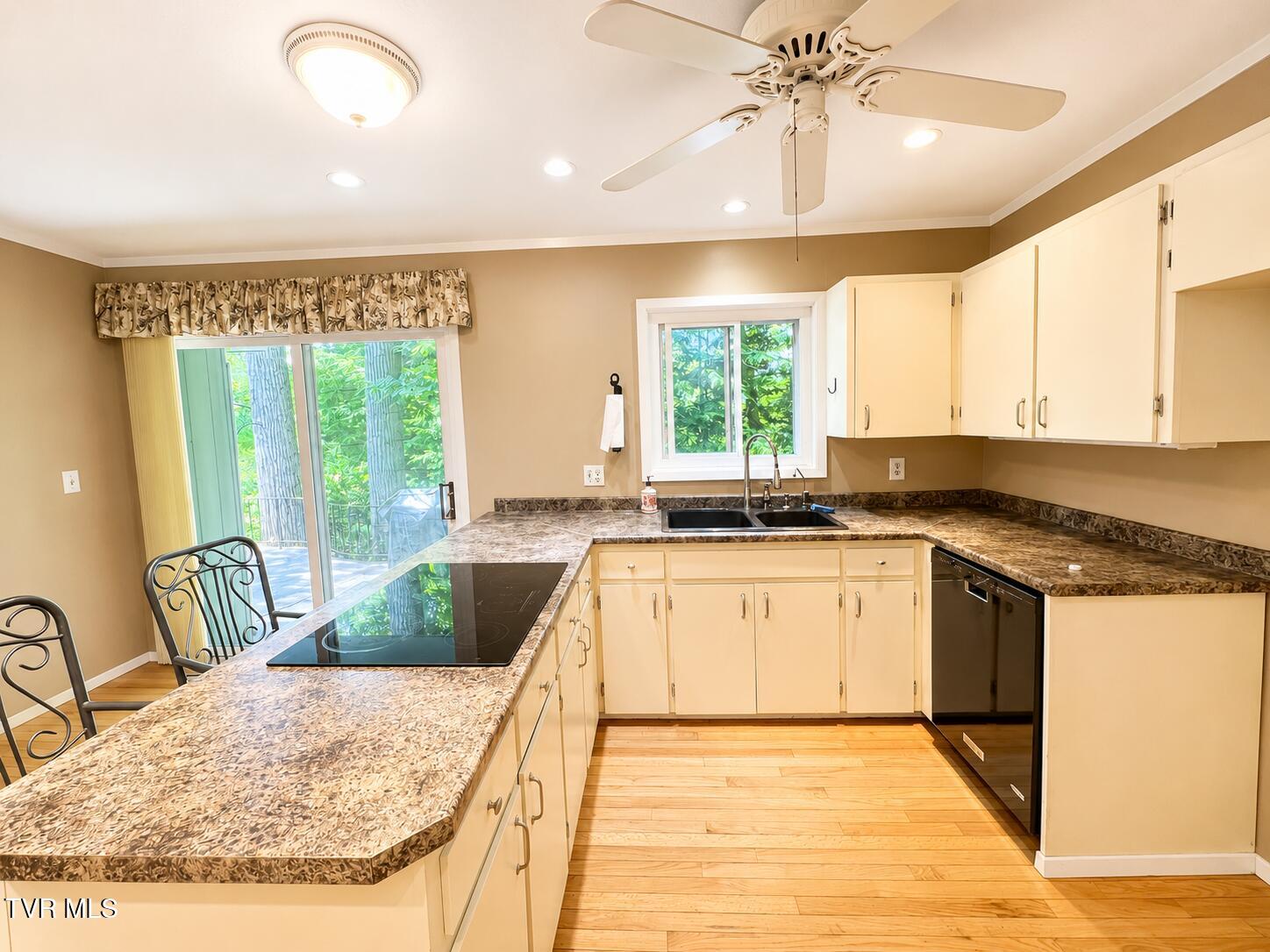 301 Hillside Road Johnson City, TN 37601 - Photo 6 of 34 Property Image