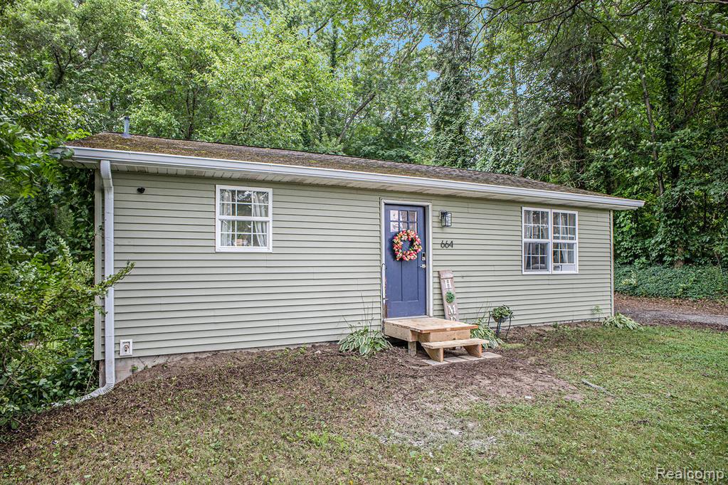 664 East Highland Road Howell, MI 48843 - Photo 4 of 16