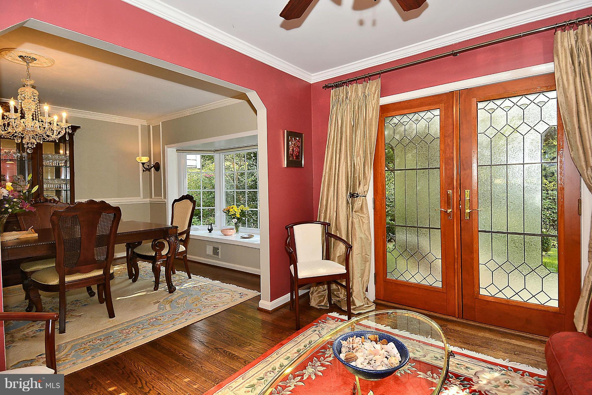 8616 Atwell Road Potomac, MD 20854 - Photo 12 of 30 Living Room