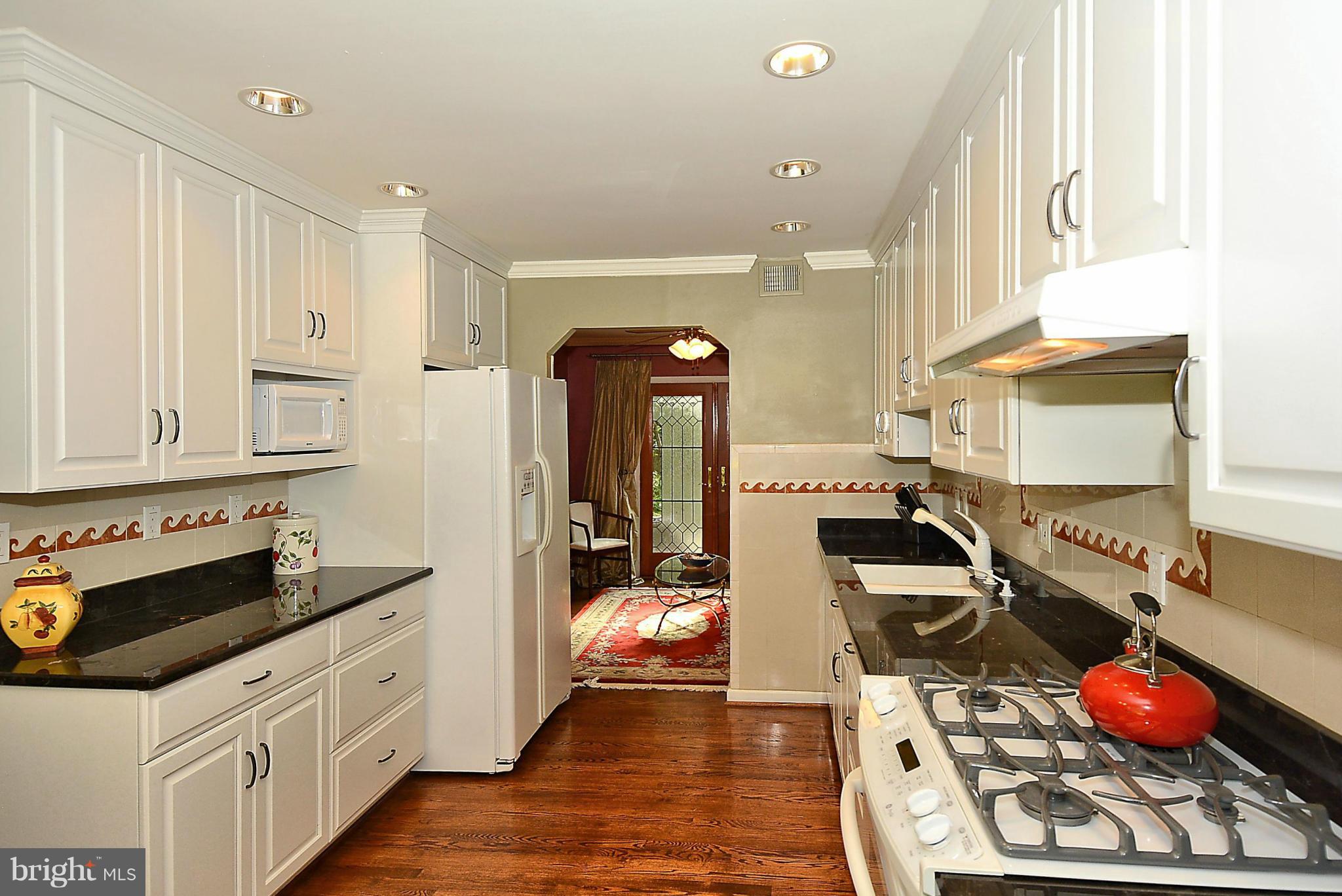 8616 Atwell Road Potomac, MD 20854 - Photo 13 of 30 Kitchen