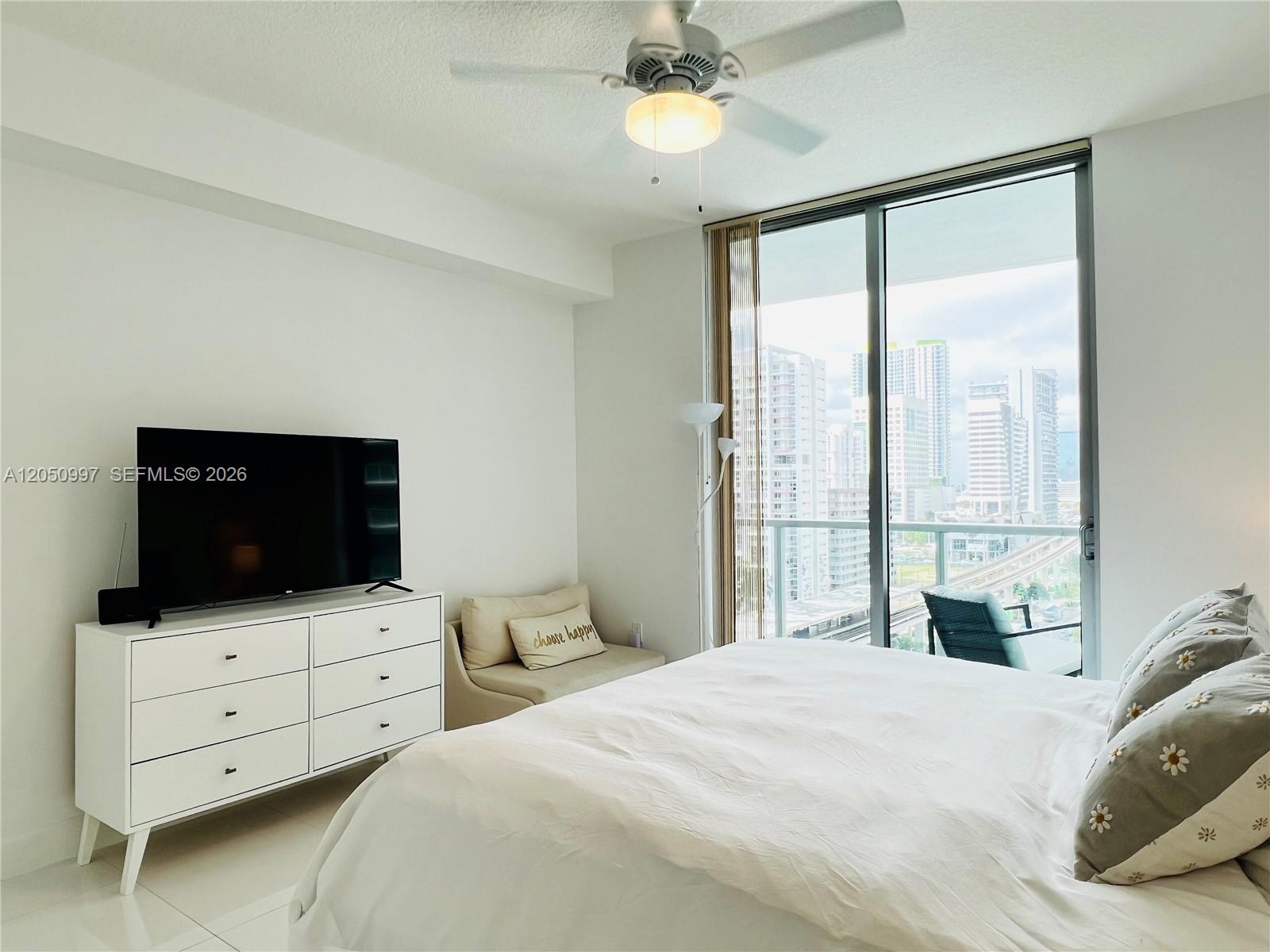 79 Southwest 12th Street, Unit 1510S Miami, FL 33130 - Photo 37 of 56