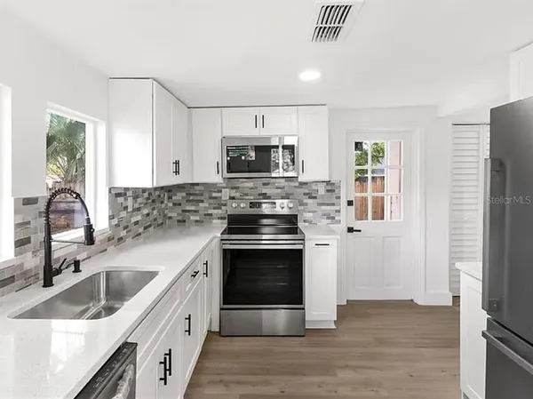 $1,800 | 4251 Tangerine Avenue, Sanford, FL 32773