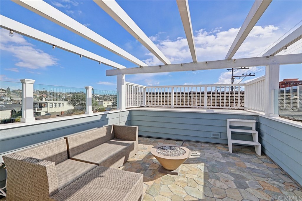 317 4th Street Manhattan Beach, CA 90266 - Photo 3 of 31