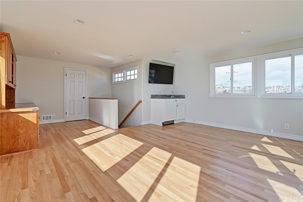 317 4th Street Manhattan Beach, CA 90266 - Photo 22 of 31