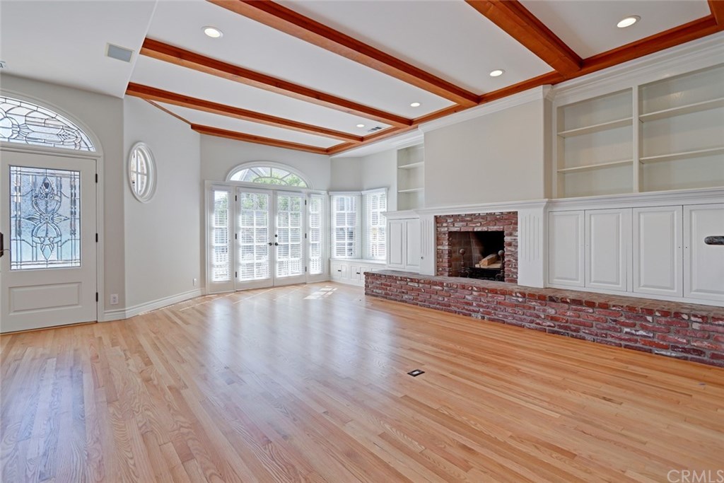 317 4th Street Manhattan Beach, CA 90266 - Photo 4 of 31