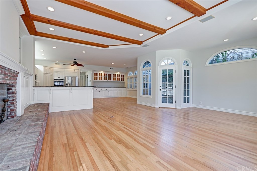 317 4th Street Manhattan Beach, CA 90266 - Photo 6 of 31