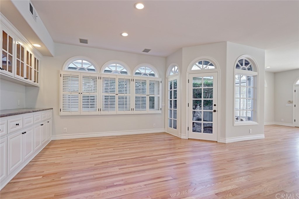 317 4th Street Manhattan Beach, CA 90266 - Photo 7 of 31