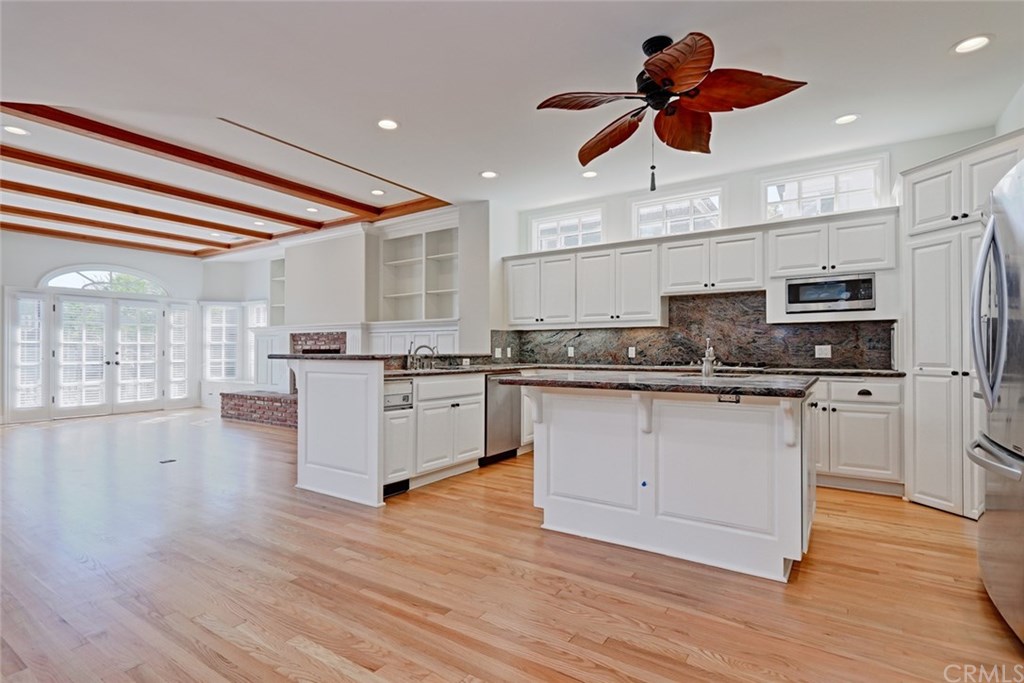 317 4th Street Manhattan Beach, CA 90266 - Photo 8 of 31