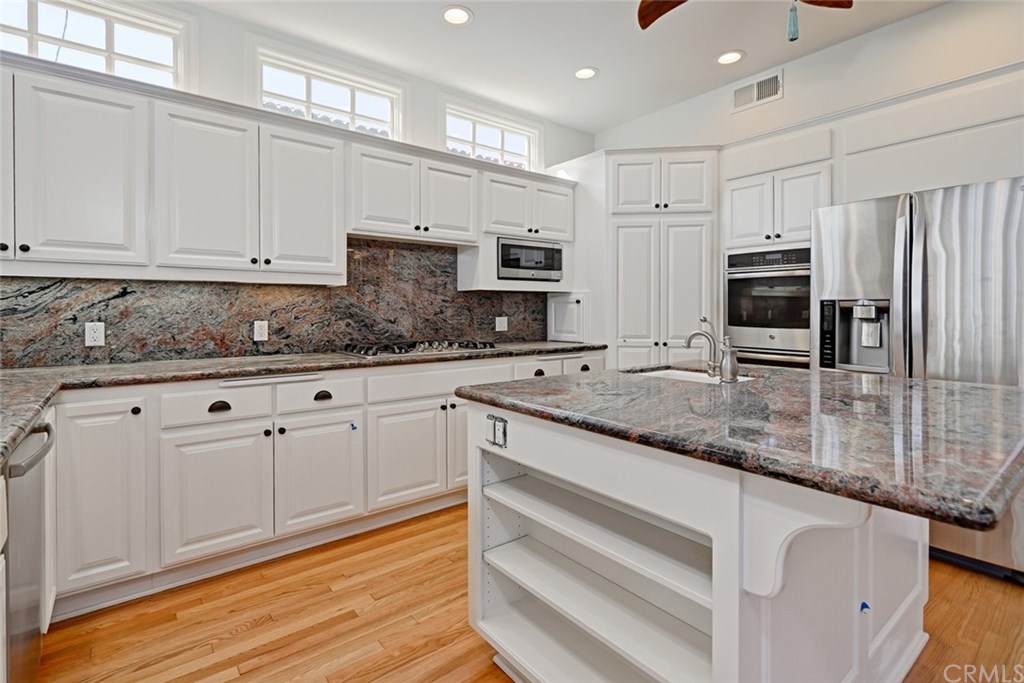 317 4th Street Manhattan Beach, CA 90266 - Photo 9 of 31