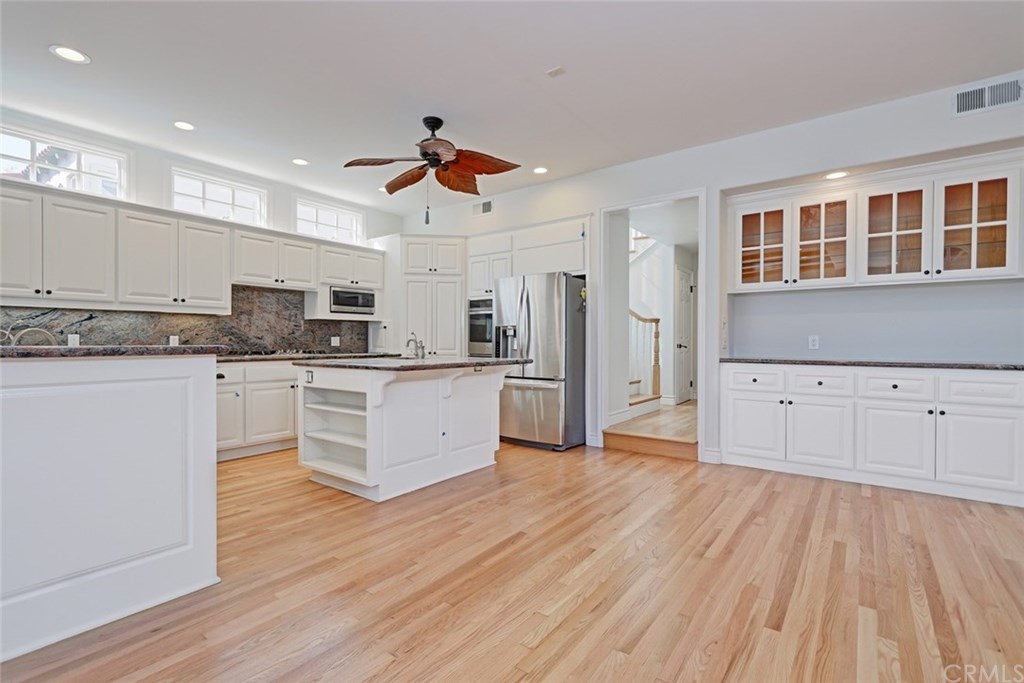 317 4th Street Manhattan Beach, CA 90266 - Photo 10 of 31