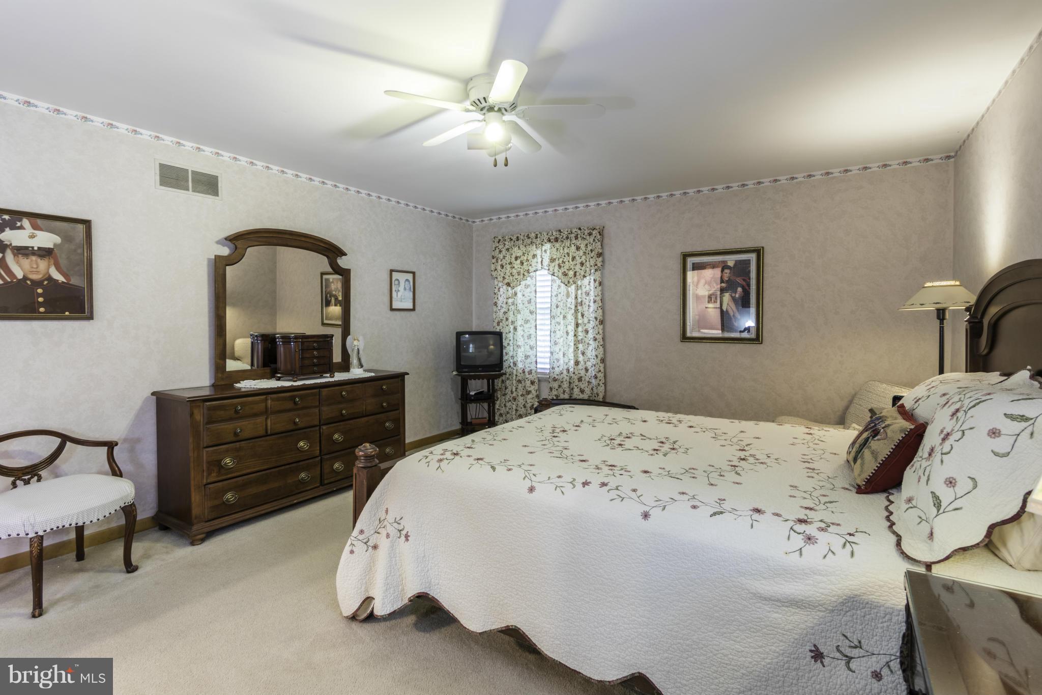 8235 Ventnor Road Pasadena, MD 21122 - Photo 17 of 30 Spacious