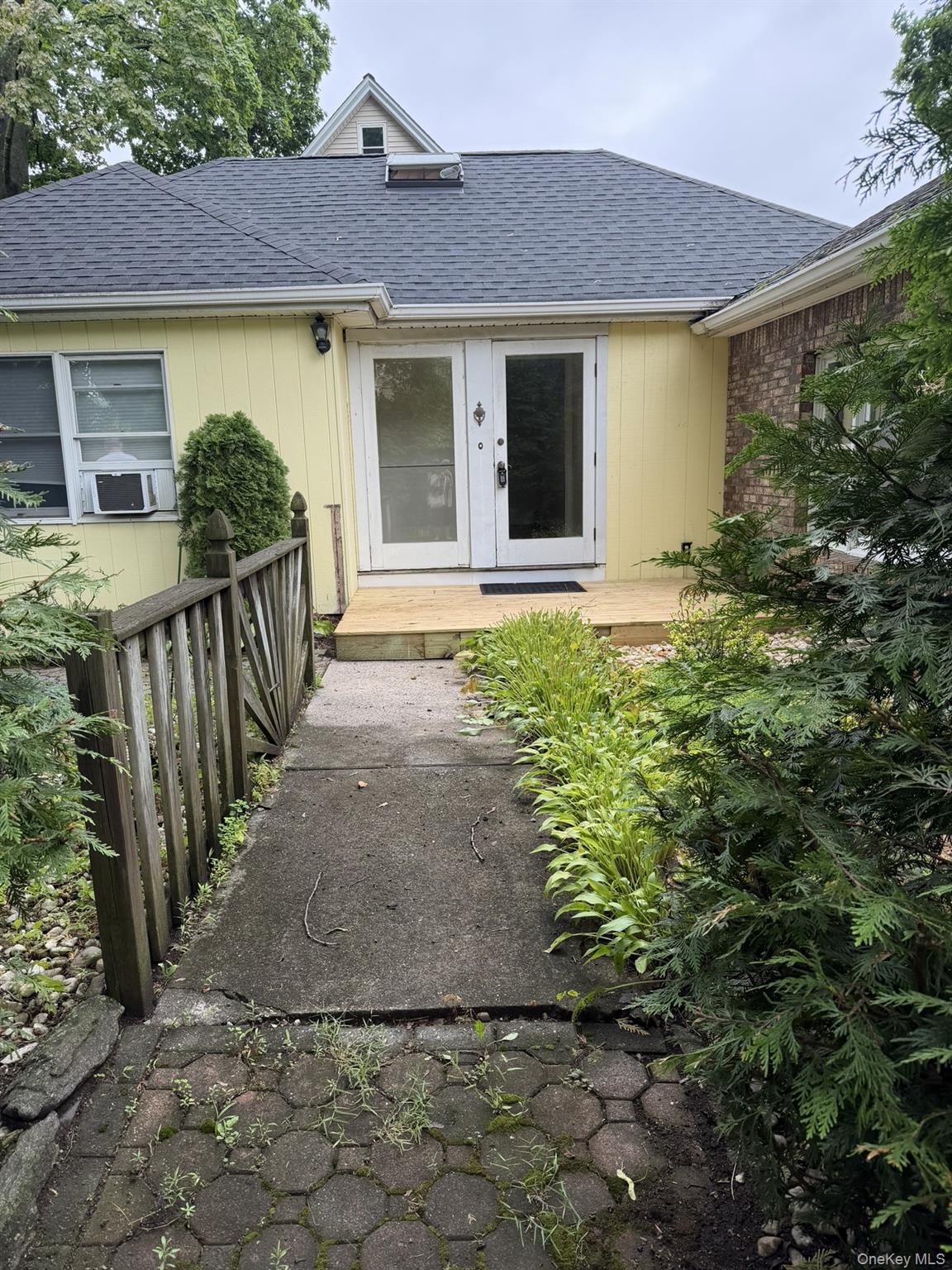 45 South Middletown Road Pearl River, NY 10965 - Photo 2 of 15