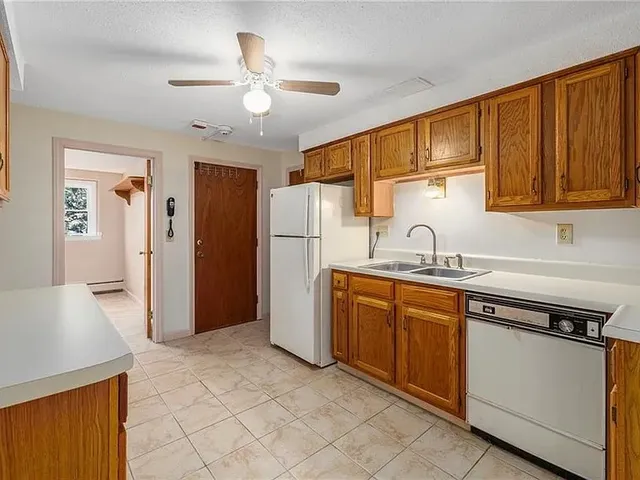 $3,400 | 510 Child Street, Unit 303B, Warren, RI 02885