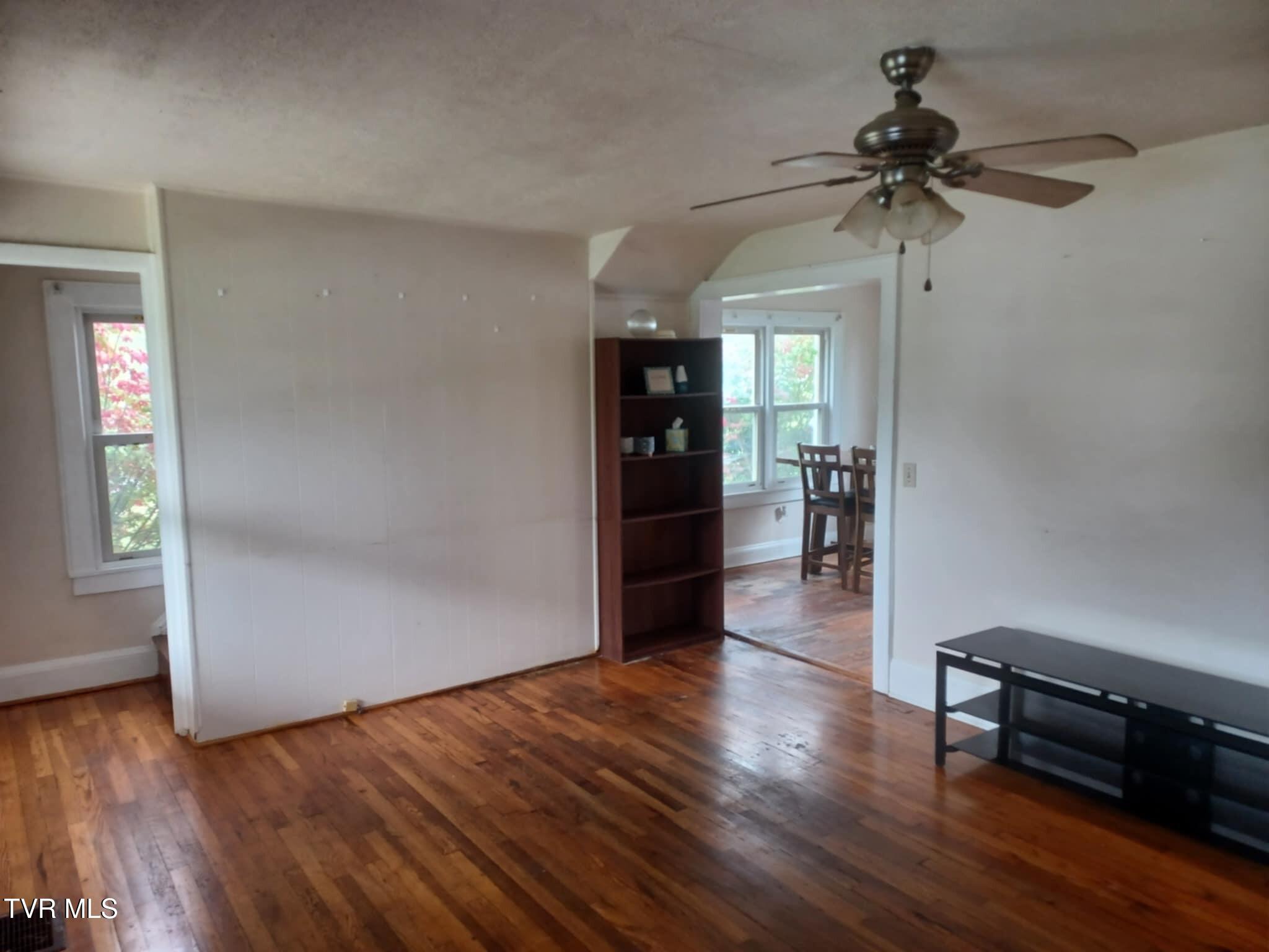 201 Sweet Brier Street Glade Spring, VA 24340 - Photo 2 of 32 *