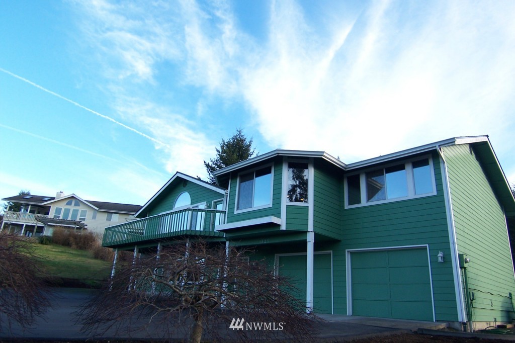 1525 Lidstrom Road East Port Orchard, WA 98366 - Photo 1 of 25 Gallery Image 1