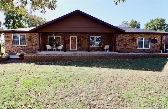 $385,000 | 25700 Highway 32, Lebanon, MO 65536
