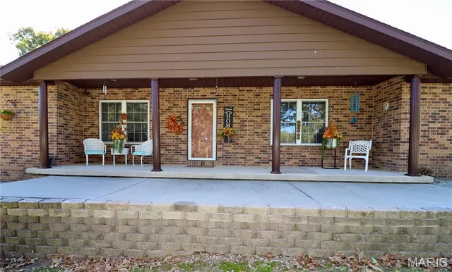 $385,000 | 25700 Highway 32, Lebanon, MO 65536