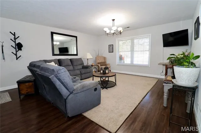 $385,000 | 25700 Highway 32, Lebanon, MO 65536