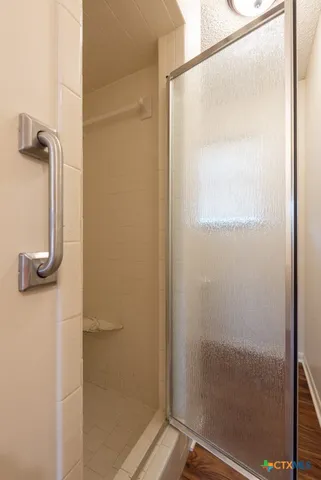 $1,000 | 319 East Bowie Street, Luling, TX 78648