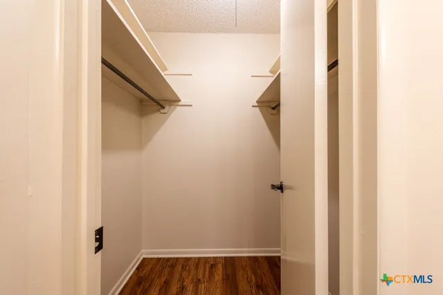 $1,000 | 319 East Bowie Street, Luling, TX 78648