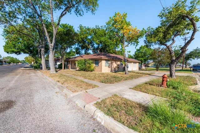 $1,000 | 319 East Bowie Street, Luling, TX 78648