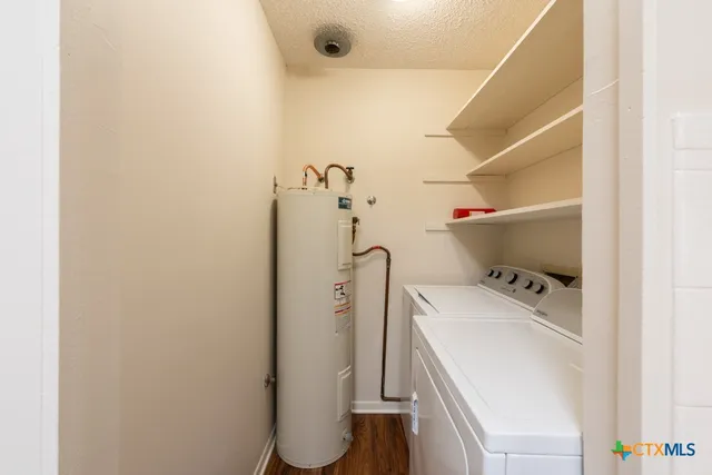 $1,000 | 319 East Bowie Street, Luling, TX 78648