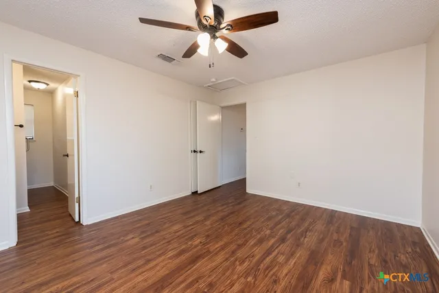 $1,000 | 319 East Bowie Street, Luling, TX 78648