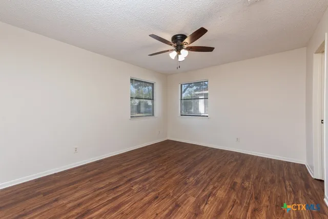 $1,000 | 319 East Bowie Street, Luling, TX 78648