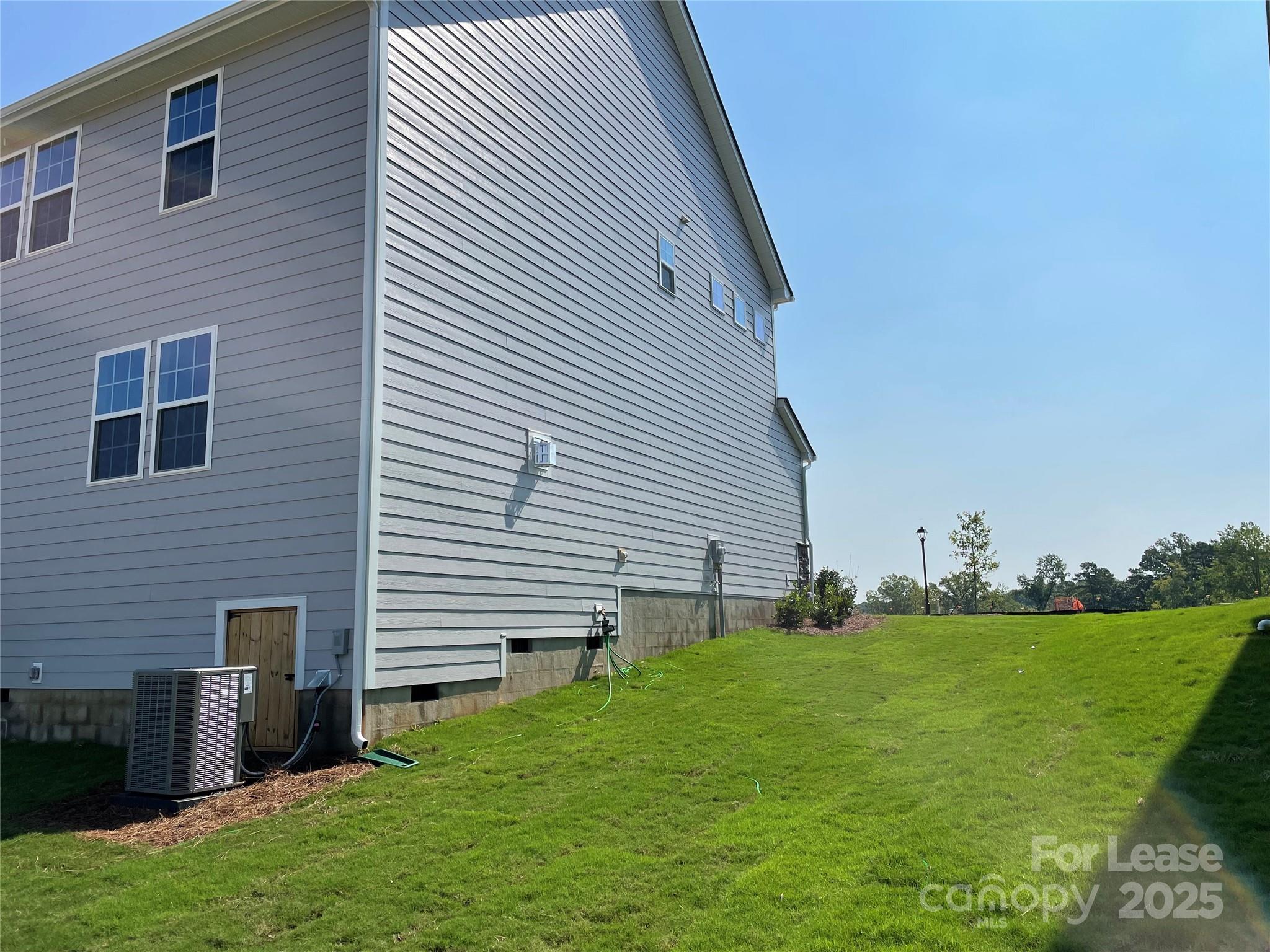17618 Snug Harbor Road, Unit LOT75 Charlotte, NC 28278 - Photo 26 of 33 a backyard of a house with lots of green space