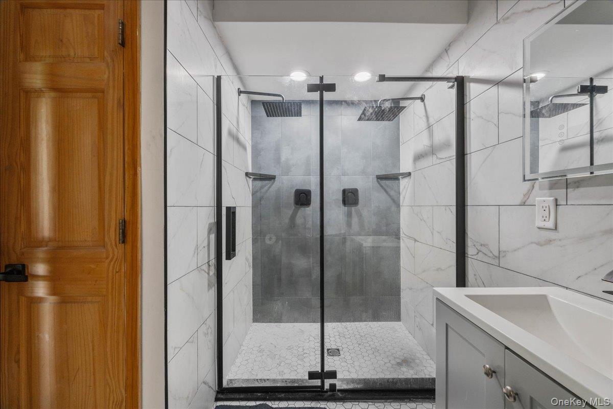 12 Cascade Trail Monroe, NY 10950 - Photo 17 of 20 Shower with double rainfall shower heads