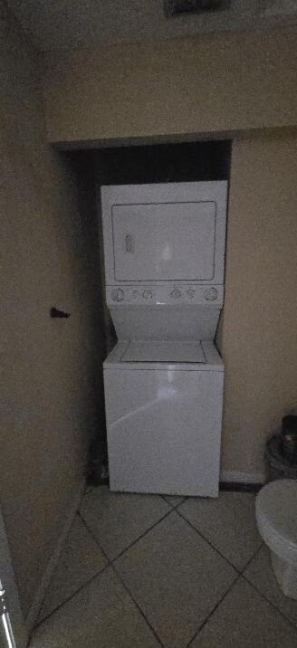 1 Crossings Circle, Unit F Boynton Beach, FL 33435 - Photo 9 of 11 a close view of washer and dryer