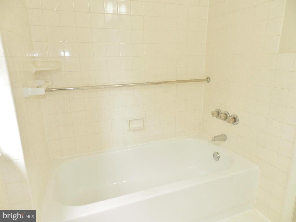 9926 Rogart Road Silver Spring, MD 20901 - Photo 18 of 30 Bath