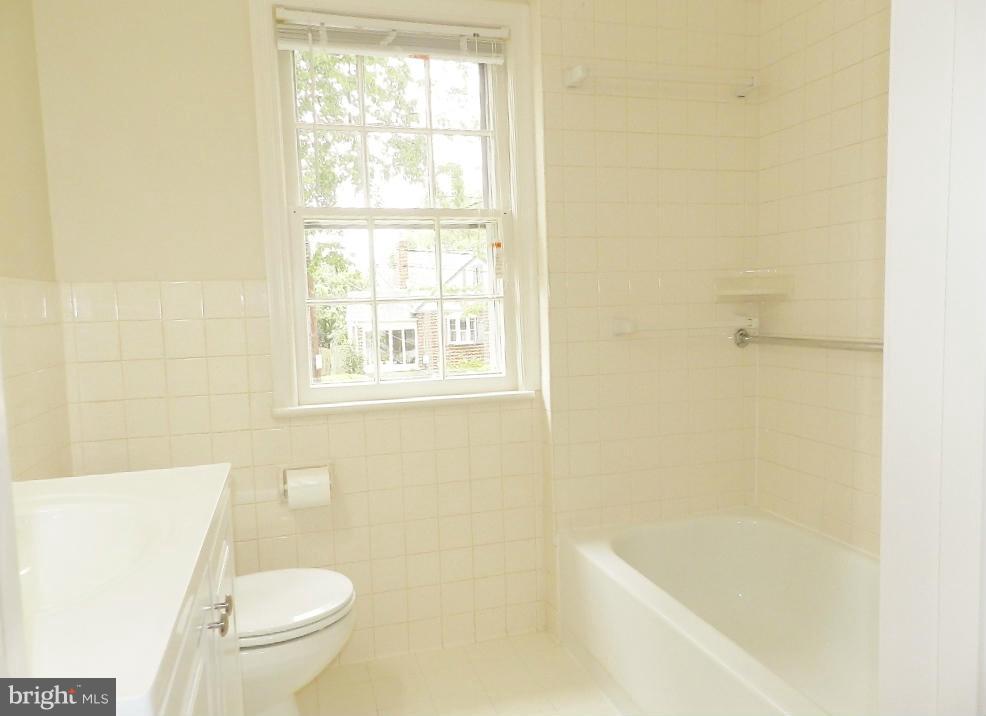 9926 Rogart Road Silver Spring, MD 20901 - Photo 19 of 30 Bath