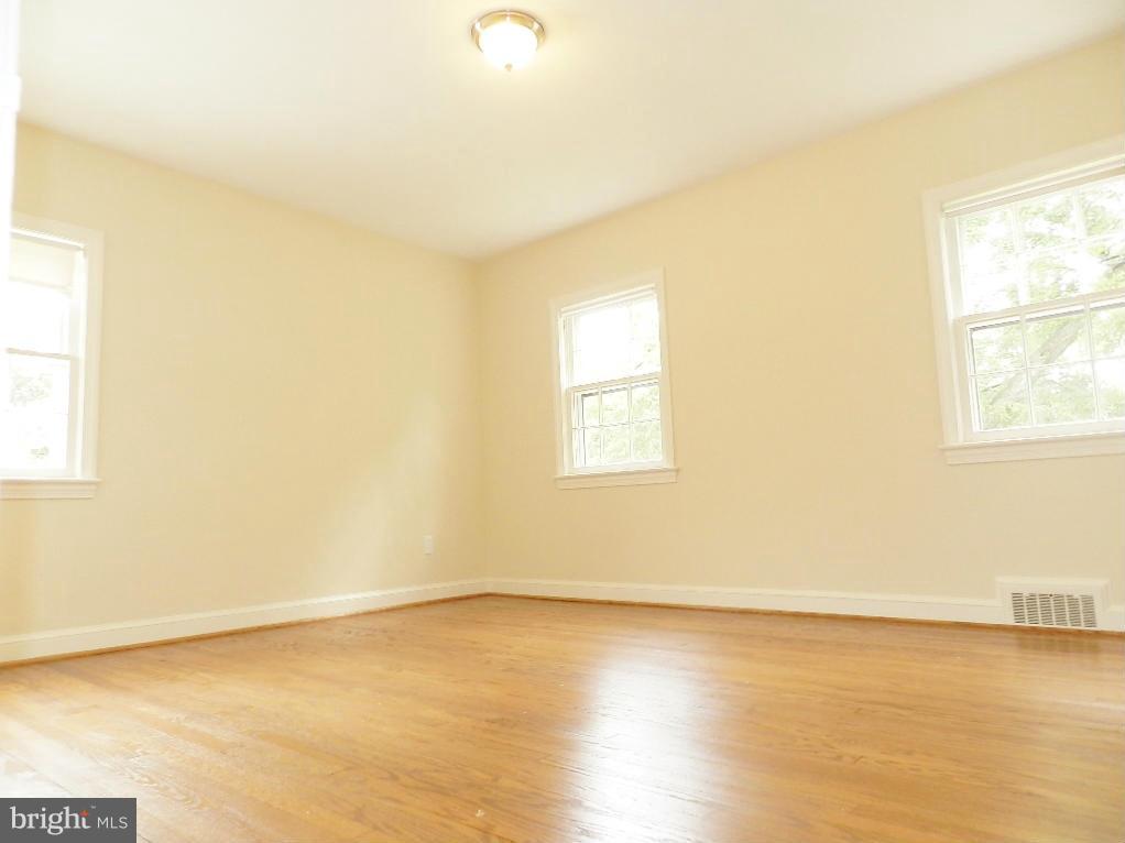 9926 Rogart Road Silver Spring, MD 20901 - Photo 23 of 30 Bedroom
