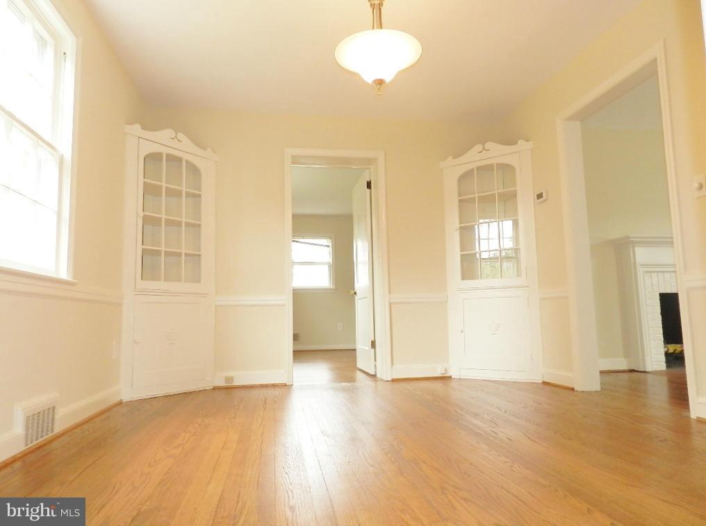 9926 Rogart Road Silver Spring, MD 20901 - Photo 5 of 30 Dining Room