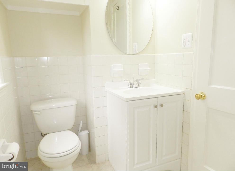 9926 Rogart Road Silver Spring, MD 20901 - Photo 10 of 30 Bath