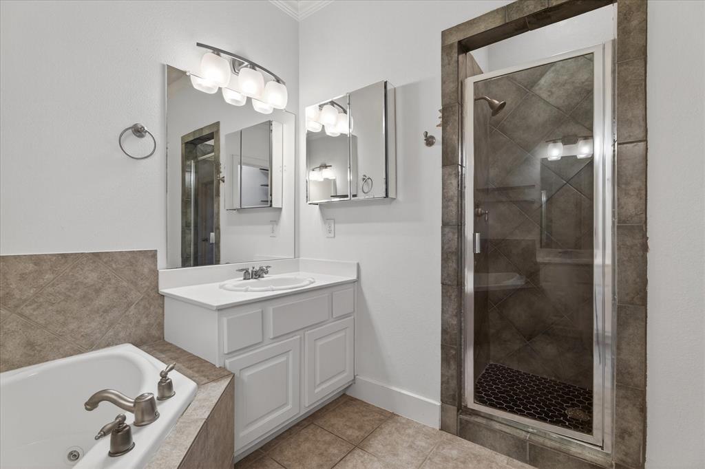 4105 Lafayette Street Dallas, TX 75204 - Photo 23 of 26 a bathroom with a bathtub a sink and a mirror